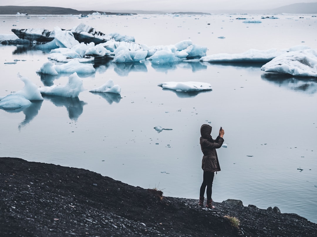 découvrez les nombreux bienfaits des compresses froides pour soulager la douleur, réduire l'inflammation et favoriser la récupération. apprenez comment utiliser cette méthode simple et efficace pour améliorer votre bien-être au quotidien.