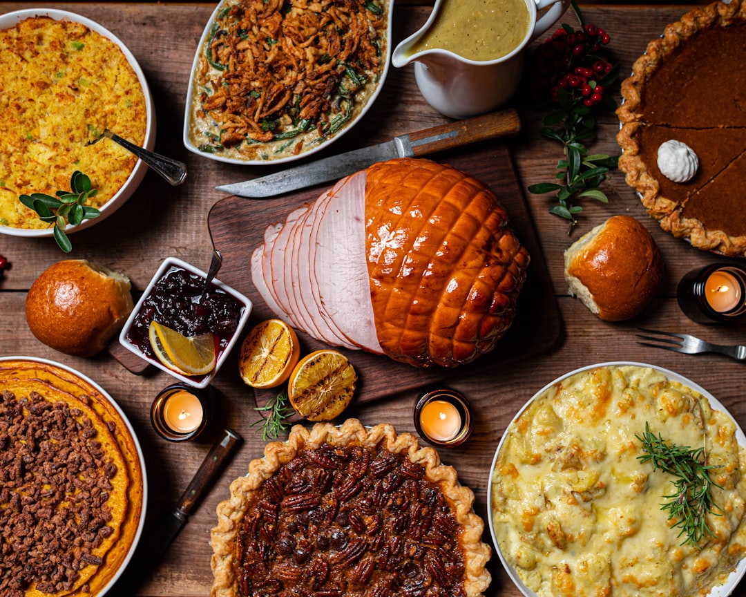 dĂ©couvrez notre sĂ©lection de comfort food rĂ©confortante qui ravira vos papilles. des plats savoureux et chaleureux pour apaiser le corps et l'esprit. plongez dans un univers culinaire oĂč chaque bouchĂ©e Ă©voque douceur et nostalgie.