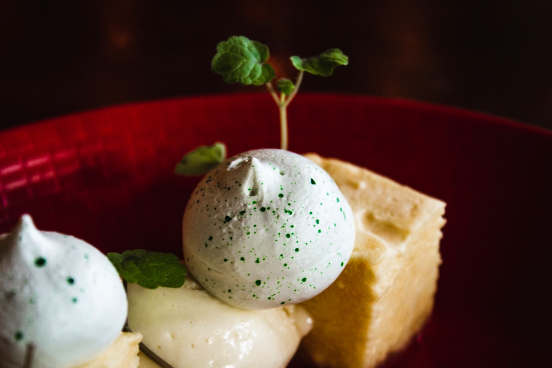découvrez notre irrésistible flan crémeux, un dessert onctueux et savoureux qui fond dans la bouche. parfait pour toutes vos occasions spéciales, ce flan se distingue par sa texture délicate et son doux goût de caramel. un véritable régal qui ravira vos papilles!