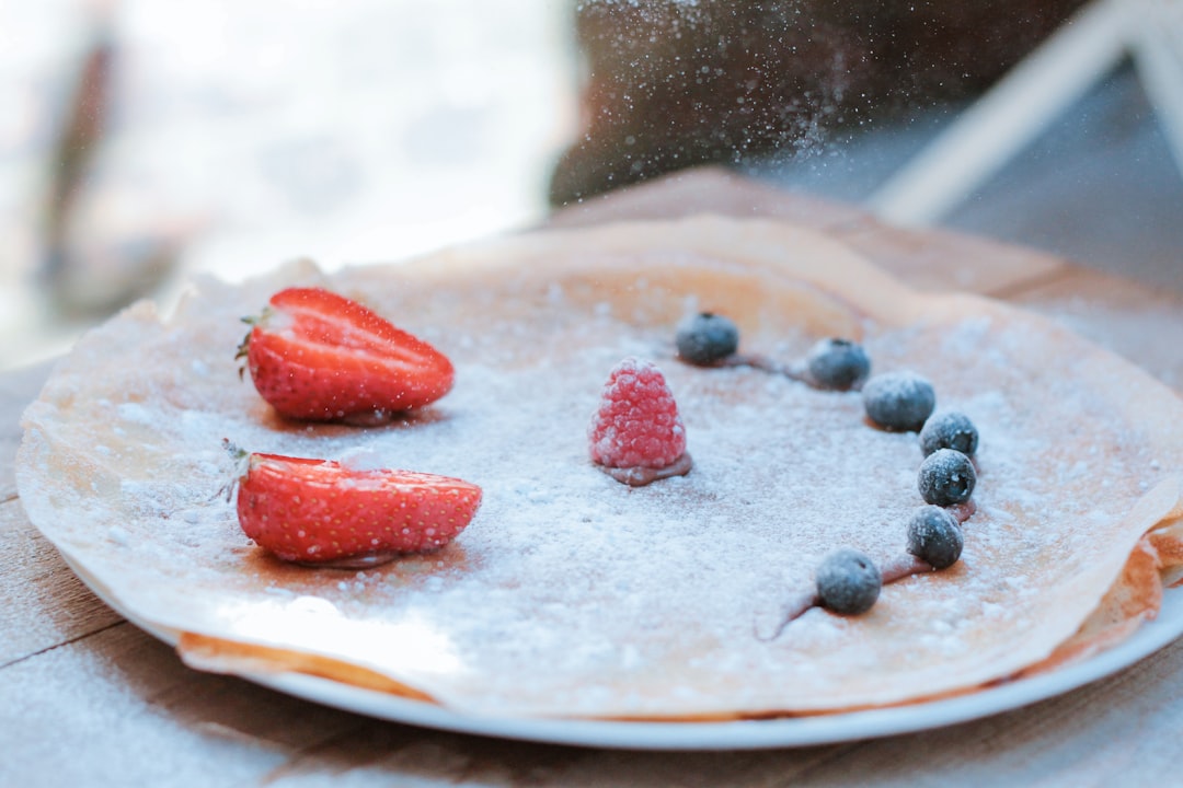 découvrez la magie des crêpes, un délice français incontournable. que ce soit sucrées ou salées, nos recettes vous guideront à travers un voyage gourmand. parfaites pour toutes les occasions, ces fines galettes raviront vos papilles !