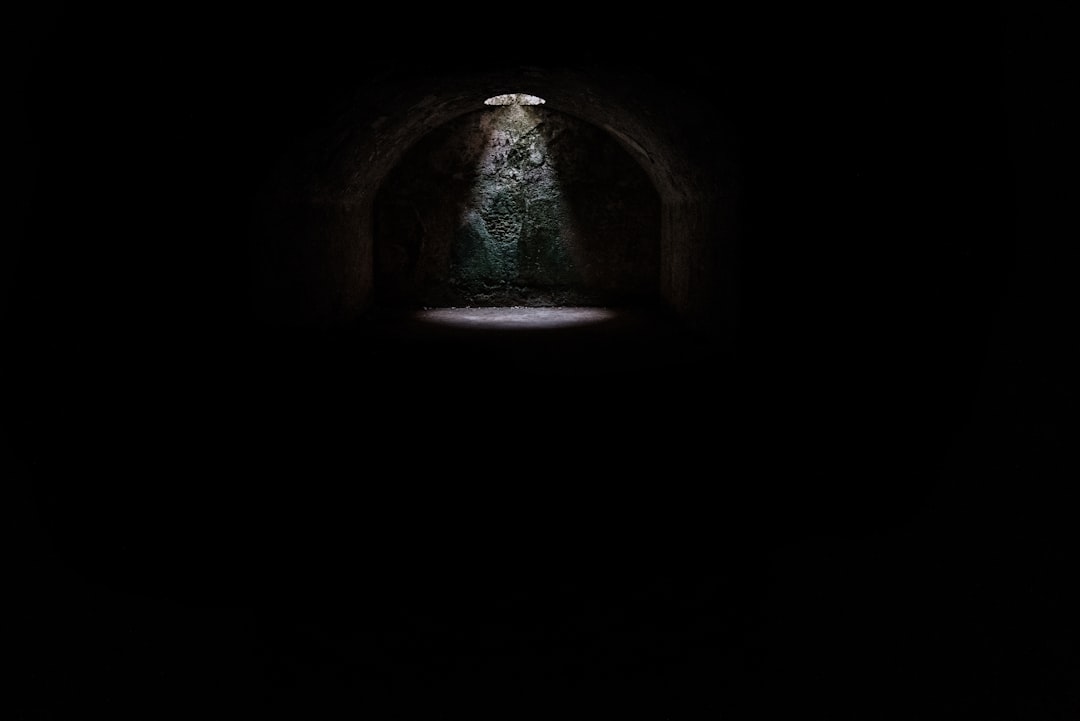 découvrez des solutions efficaces pour réduire les cernes sous les yeux. apprenez les causes, préventions et traitements des cernes, ainsi que des conseils pour retrouver un regard lumineux.