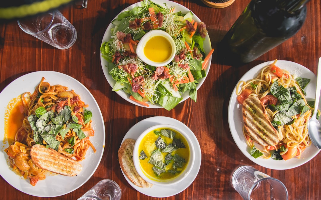 découvrez des recettes savoureuses et faciles à préparer qui raviront vos papilles. que vous soyez débutant ou cuisinier expérimenté, ces plats simples sauront égayer vos repas sans vous compliquer la vie.
