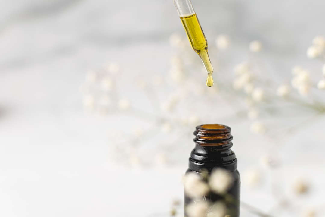 découvrez les huiles essentielles : des trésors naturels pour votre bien-être, aromathérapie et soins au quotidien. explorez leurs bienfaits, utilisations et secrets pour améliorer votre santé et votre environnement.