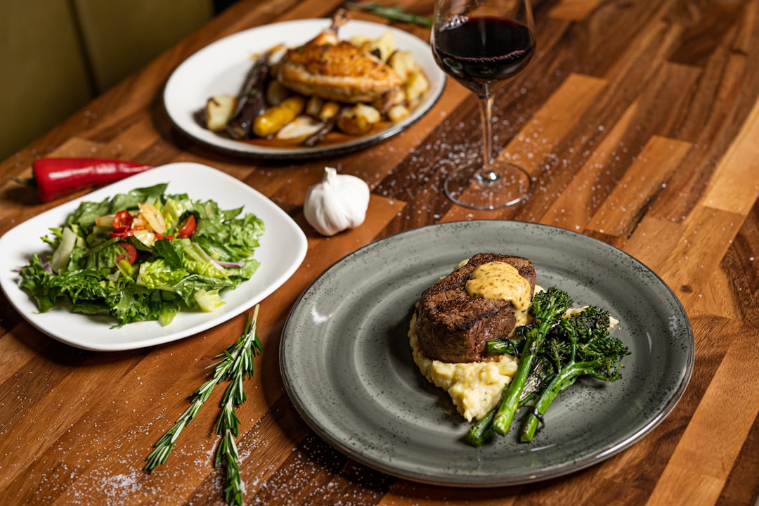 découvrez notre délicieuse recette de filet mignon, tendre et juteux, parfait pour impressionner vos invités. avec des astuces de cuisson et des accompagnements savoureux, régalez vos papilles et celles de vos proches !