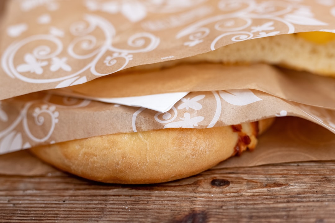 découvrez la délicieuse focaccia, un pain italien moelleux et parfumé, parfait en apéritif ou en accompagnement. explorez nos recettes authentiques et les astuces pour réussir cette spécialité méditerranéenne chez vous.