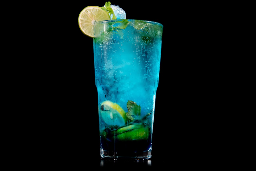 découvrez notre délicieux fruit cocktail, un mélange rafraîchissant de fruits frais, parfait pour égayer vos repas ou vos pauses gourmandes. savourez la richesse des saveurs et la vitalité de la nature dans chaque bouchée.