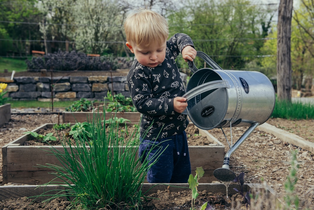 découvrez l'art du jardinage avec nos conseils pratiques, astuces et inspirations pour cultiver un jardin florissant, que vous soyez débutant ou expert. plantez, entretenez et récoltez vos propres fruits, légumes et fleurs pour un espace extérieur harmonieux.