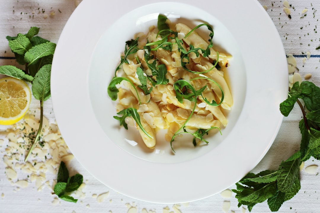 découvrez notre recette délicieuse de gnocchis, des petites pâtes moelleuses à base de pommes de terre, parfaites pour accompagner vos plats favoris. apprenez à les préparer facilement et régalez vos convives avec cette spécialité italienne.