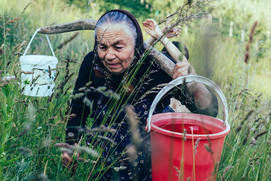 découvrez les astuces de grand-mère, des conseils pratiques et des remèdes naturels qui ont traversé les générations pour améliorer votre quotidien et vous simplifier la vie.