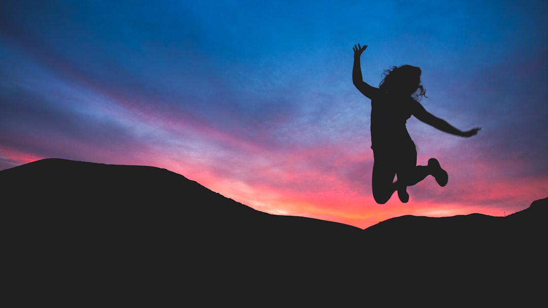 découvrez les secrets du bonheur avec des conseils pratiques et des astuces inspirantes pour améliorer votre bien-être au quotidien. apprenez à cultiver la joie et à savorer chaque moment de la vie.