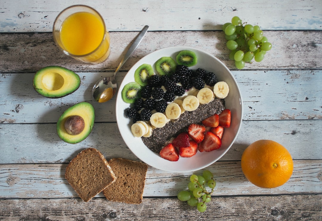découvrez des conseils pratiques pour adopter une alimentation saine et équilibrée. apprenez à choisir les bons aliments, à préparer des repas nutritifs et à maintenir un mode de vie sain grâce à nos astuces simples et efficaces.