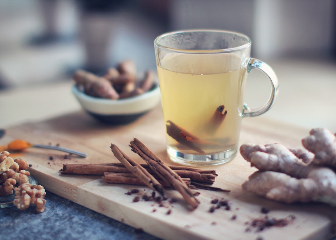 découvrez l'univers apaisant des tisanes à base de plantes. nos infusions vous offrent une expérience relaxante et des bienfaits naturels pour votre santé. explorez notre sélection de tisanes pour trouver votre saveur préférée et intégrez ce rituel bien-être dans votre quotidien.