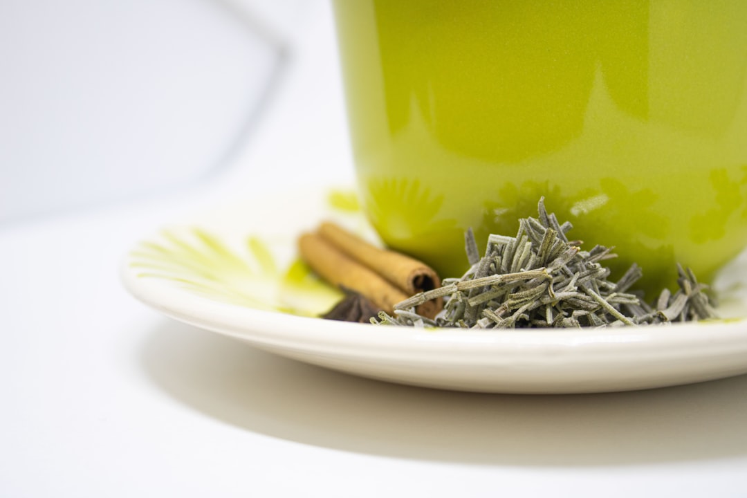 découvrez les bienfaits des tisanes avec notre sélection variée de thés aux plantes. profitez d'un moment de détente et de bien-être grâce à des infusions savoureuses, idéales pour apaiser l'esprit et revitaliser le corps.