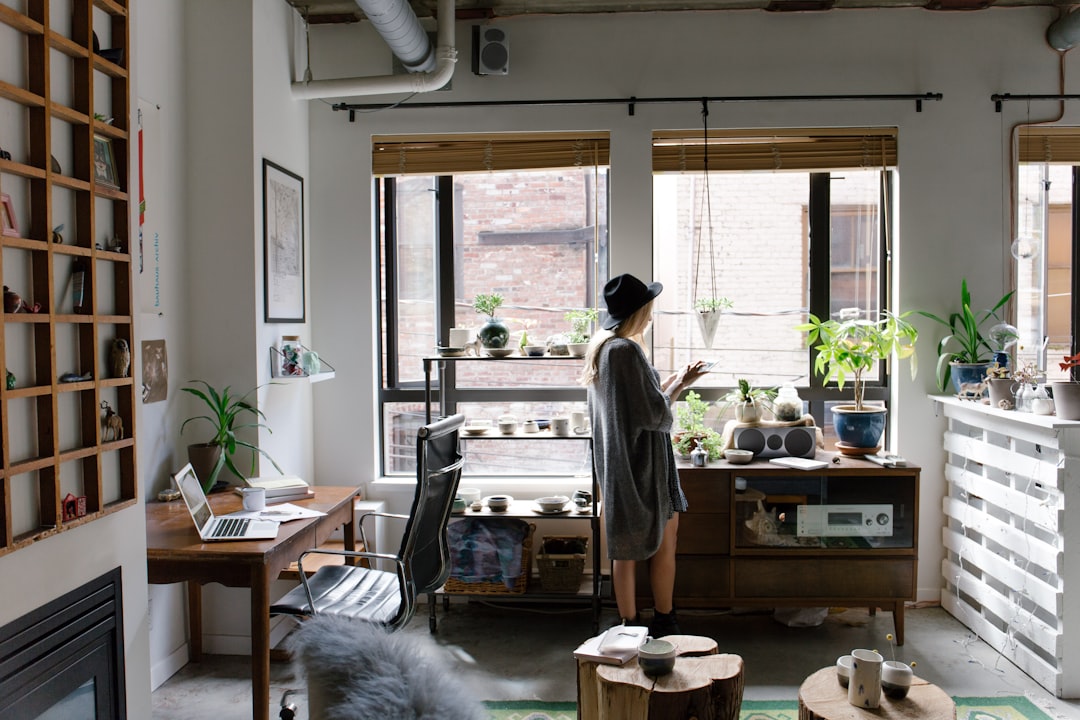 découvrez nos conseils pratiques pour le nettoyage de votre maison. apprenez des astuces efficaces pour entretenir chaque pièce, économiser du temps et créer un environnement sain et accueillant.