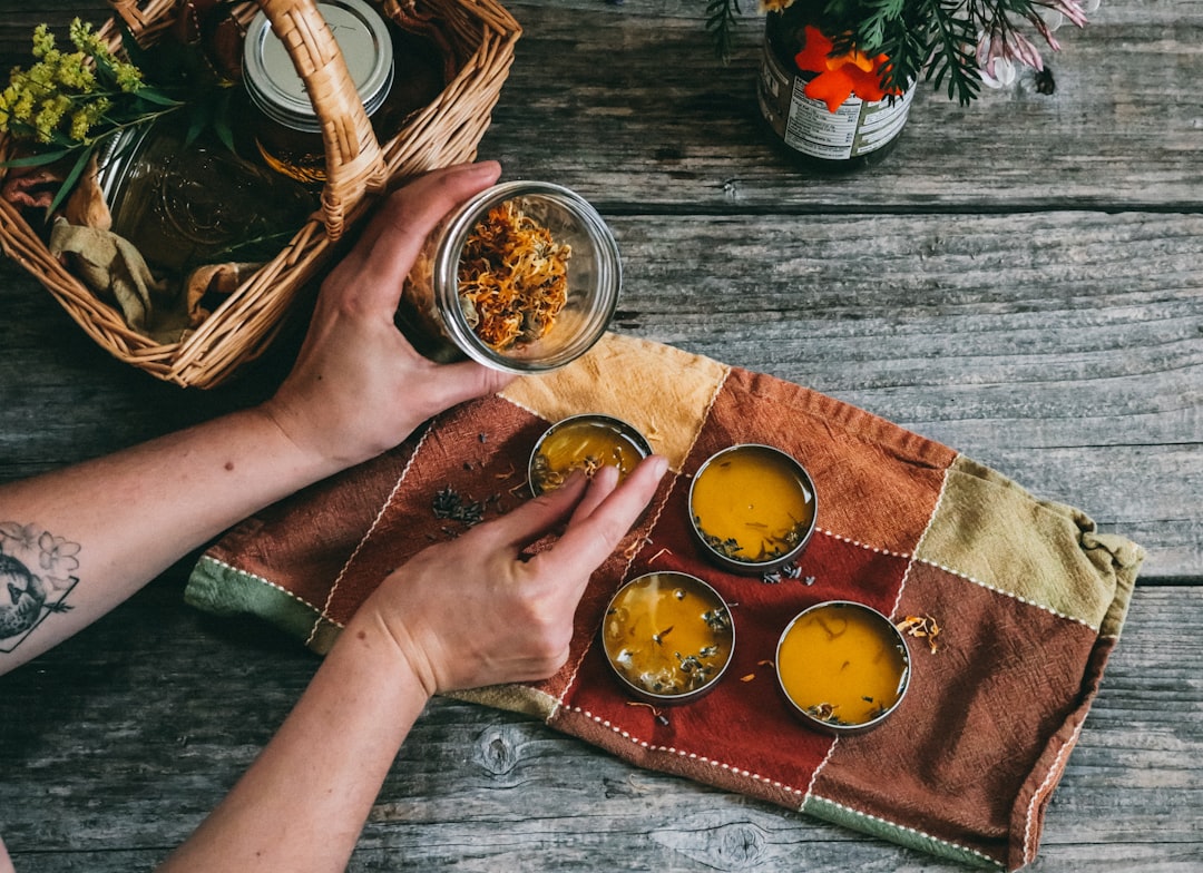 découvrez des remèdes maison efficaces et naturels pour soulager divers maux du quotidien. transformez des ingrédients simples en solutions de santé avec nos conseils pratiques et astuces. optez pour une approche douce et accessible pour prendre soin de vous et de votre famille.