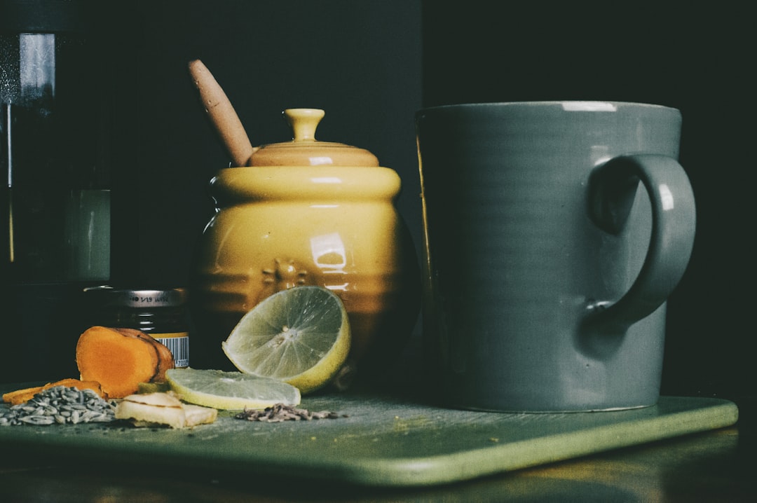 découvrez des remèdes maison efficaces et naturels pour soulager divers maux au quotidien. apprenez à utiliser des ingrédients simples de votre cuisine pour traiter des problèmes de santé courants tout en prenant soin de votre bien-être.