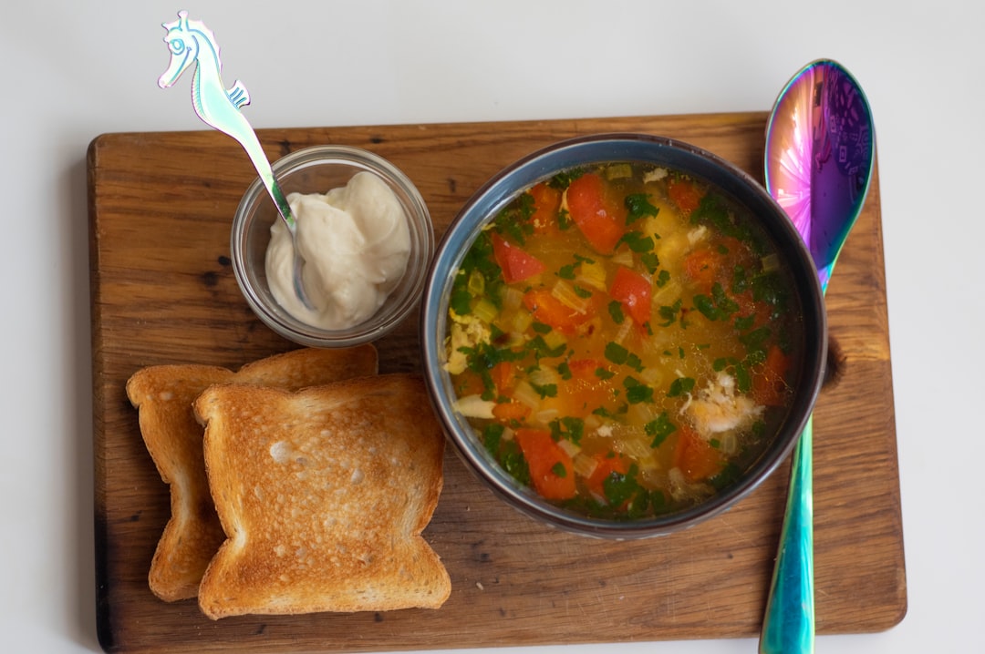 découvrez la recette de notre soupe maison réconfortante, préparée avec des ingrédients frais et savoureux. parfaite pour réchauffer les cœurs et ravir les papilles, cette soupe est idéale pour toutes les saisons.