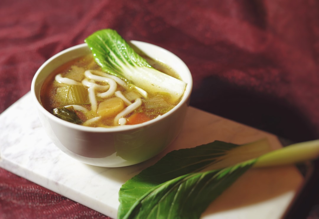 découvrez nos recettes de soupe maison délicieuses et réconfortantes. que vous préfériez les soupes légumes, les veloutés crémeux ou les bouillons parfumés, préparez facilement des plats savoureux et sains pour toute la famille.