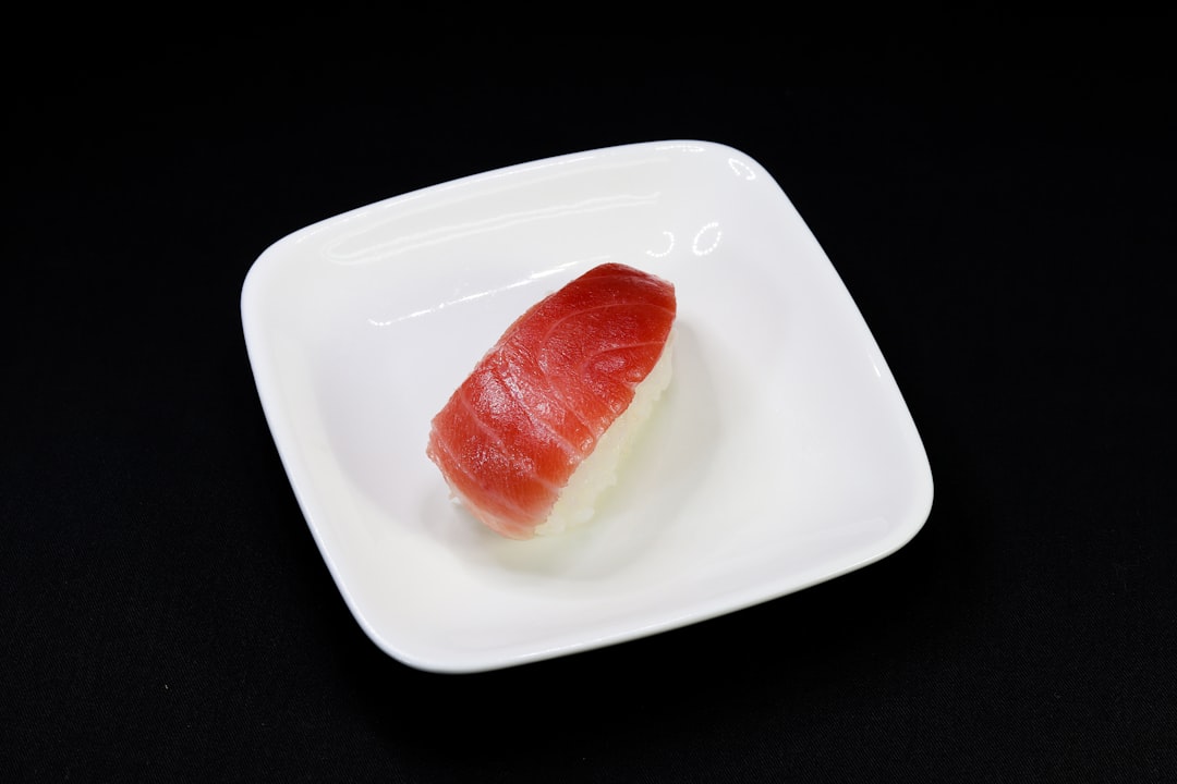 découvrez l'art de préparer des sushis faits maison avec nos recettes faciles et délicieuses. transformez votre cuisine en un véritable restaurant japonais et impressionnez vos amis et votre famille avec vos créations culinaires.