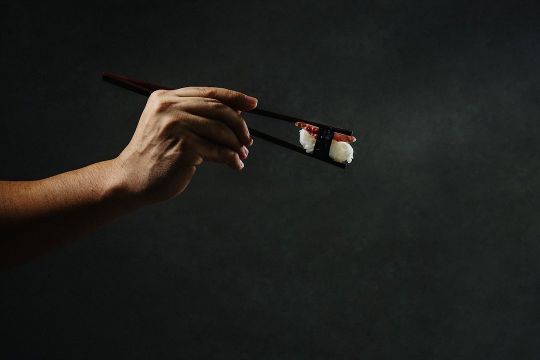 découvrez l'art de préparer des sushi faits maison avec des recettes simples et délicieuses. apprenez à choisir les meilleurs ingrédients, à maîtriser les techniques essentielles et à impressionner vos amis et votre famille avec vos créations culinaires.