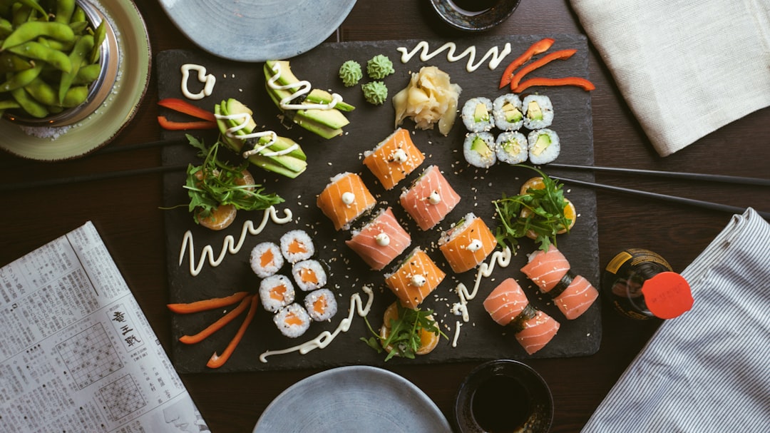 découvrez l'art de préparer des sushis faits maison ! suivez nos recettes simples et savoureuses pour épater vos invités avec des créations fraîches et délicieuses. apprenez les astuces pour réaliser des sushis classiques et innovants, en utilisant des ingrédients de qualité.