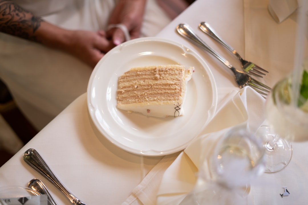 découvrez des recettes de kuchen savoureux, un délice sucré d'origine allemande, parfait pour vos goûters et desserts. que vous soyez amateur de fruits, de chocolat ou de crèmes, nos recettes vous guideront vers un kuchen irrésistible à partager en famille ou entre amis.