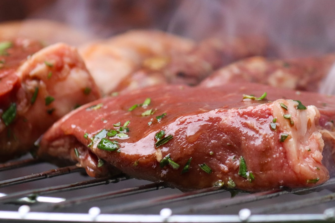 découvrez l'art de la marinade avec nos recettes savoureuses et faciles à réaliser. transformez vos viandes, poissons et légumes en délices gourmands grùce à nos astuces et conseils. parfait pour vos barbecues et soirées entre amis !
