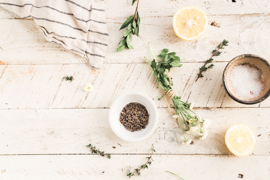 découvrez les bienfaits des antibactériens naturels, qui offrent une alternative efficace et sans produits chimiques pour protéger votre santé et votre environnement. apprenez comment intégrer ces solutions naturelles dans votre routine quotidienne.