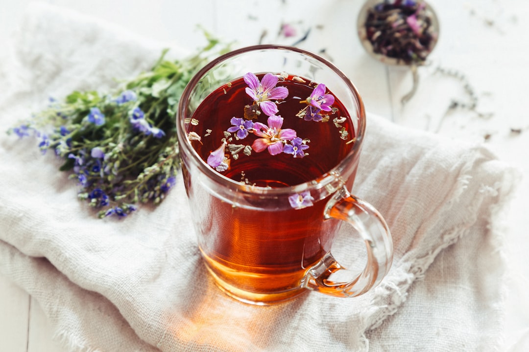 découvrez des remèdes naturels efficaces pour améliorer votre bien-être. explorez des solutions à base de plantes, d'huiles essentielles et de méthodes traditionnelles pour soulager divers maux et renforcer votre santé au quotidien.