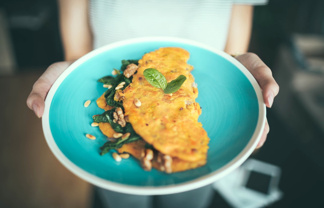 découvrez la recette parfaite de l'omelette : simple, rapide et délicieuse. apprenez à préparer ce plat emblématique avec des ingrédients frais et des astuces pour la réussir à tous les coups. idéale pour le petit-déjeuner ou le dîner, l'omelette se décline selon vos envies !