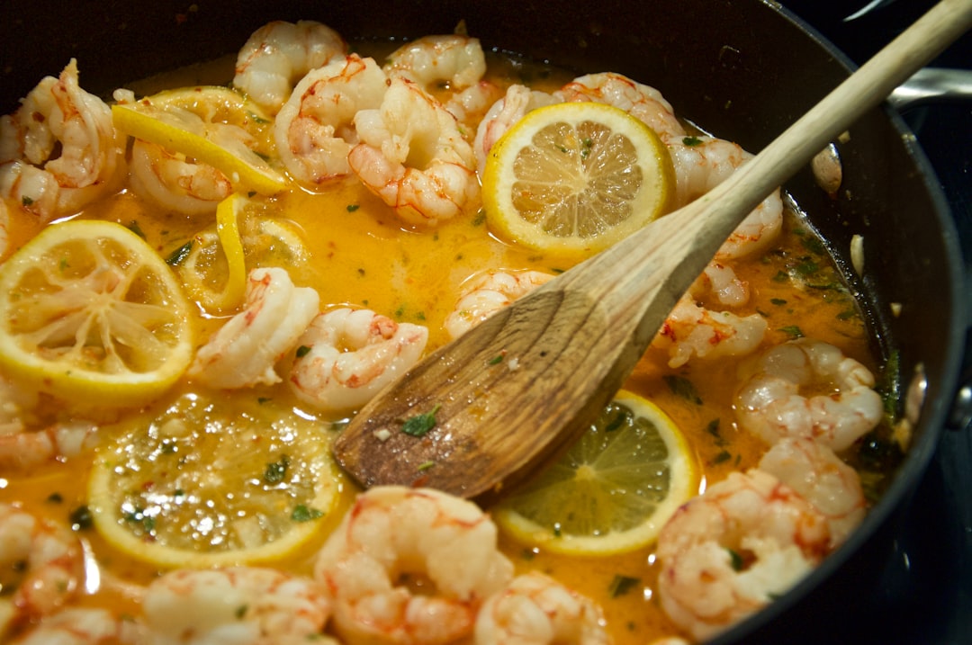 découvrez la recette authentique de la paella, ce plat emblématique espagnol, riche en saveurs et en couleurs. apprenez à préparer cette spécialité à base de riz, de fruits de mer, de viande et de légumes, idéale pour vos repas en famille ou entre amis.