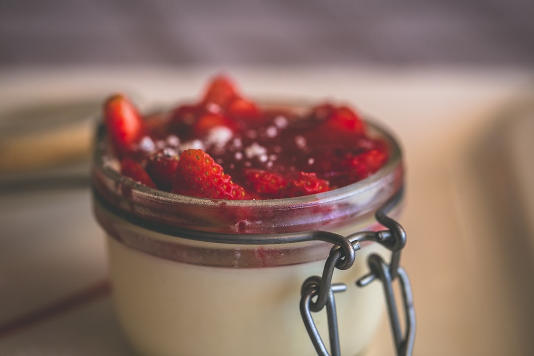 découvrez la douceur irrésistible de la panna cotta, un dessert italien crémeux à base de crème, de lait et de sucre, sublimé par des coulis de fruits ou des épices. parfait pour régaler vos papilles lors de toutes vos occasions!
