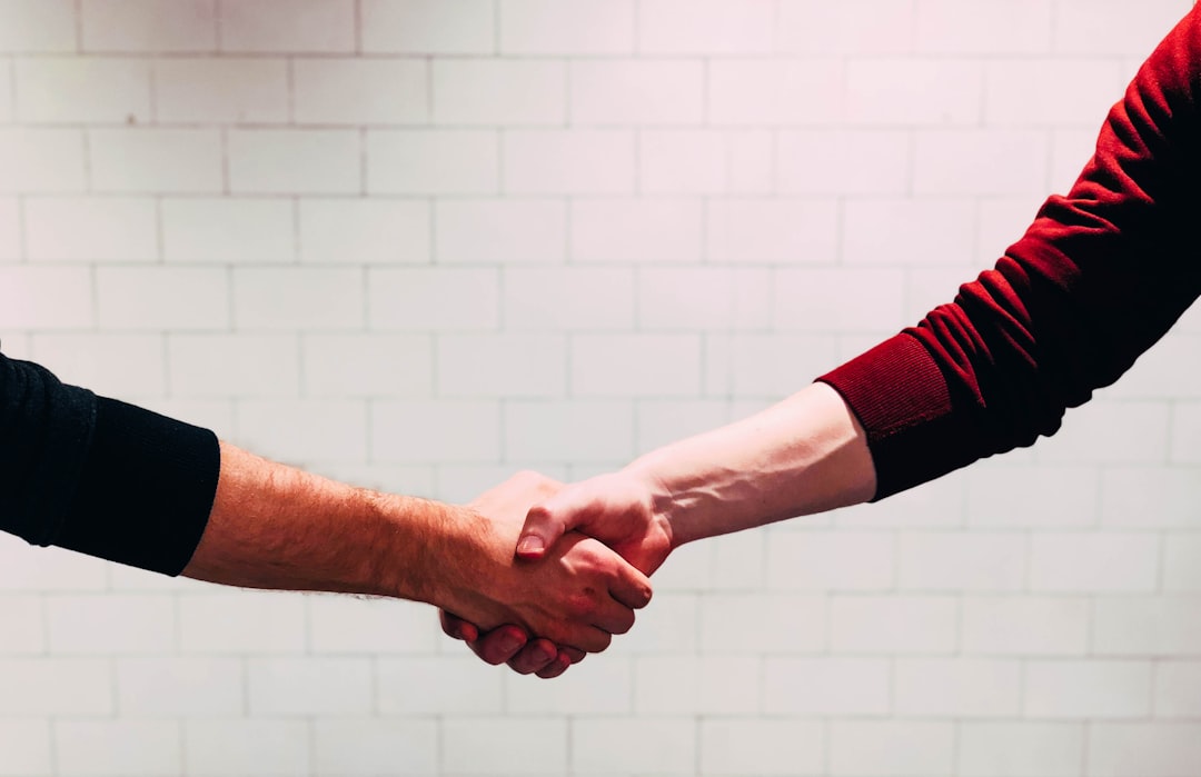 découvrez l'importance des partenariats dans le monde des affaires. apprenez comment établir des collaborations fructueuses et exploiter des synergies pour atteindre des objectifs communs.