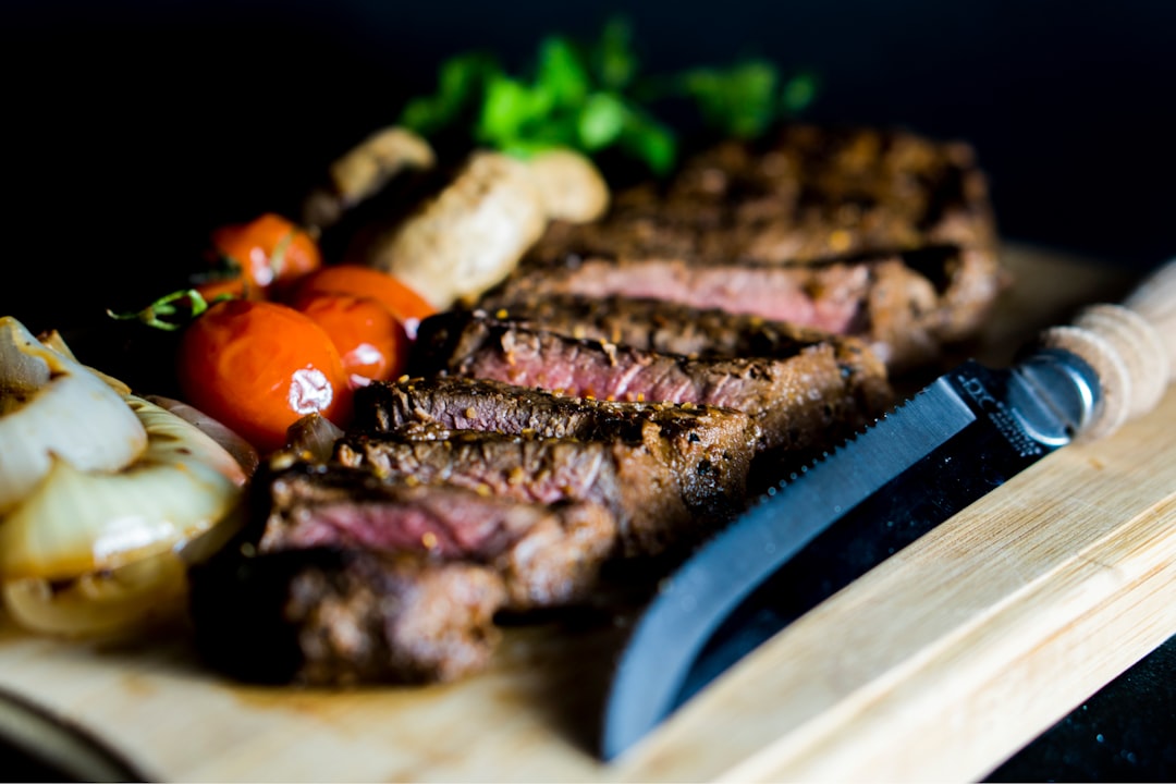 découvrez comment préparer le steak parfait avec nos conseils de cuisson, nos astuces sur le choix de la viande et nos recettes savoureuses. transformez chaque repas en un festin inoubliable !