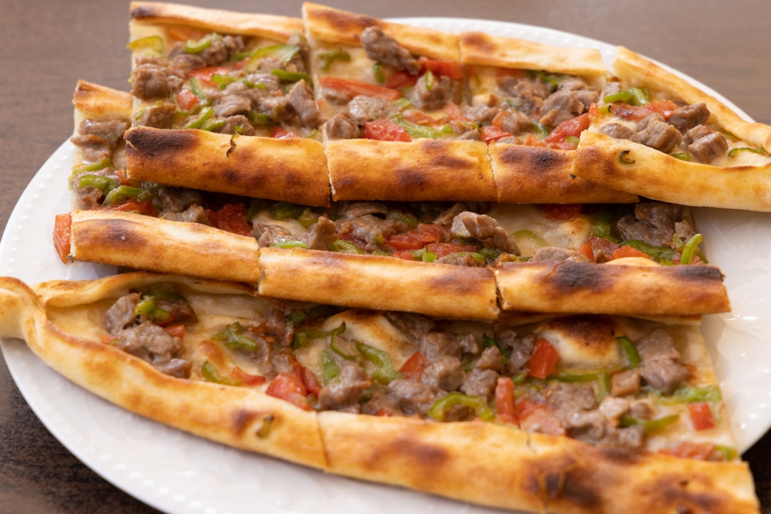 découvrez l'univers savoureux du pita, ce pain traditionnel du moyen-orient, idéal pour réaliser de délicieuses recettes garnies de viandes, légumes et sauces. parfait pour un repas rapide ou une soirée entre amis!