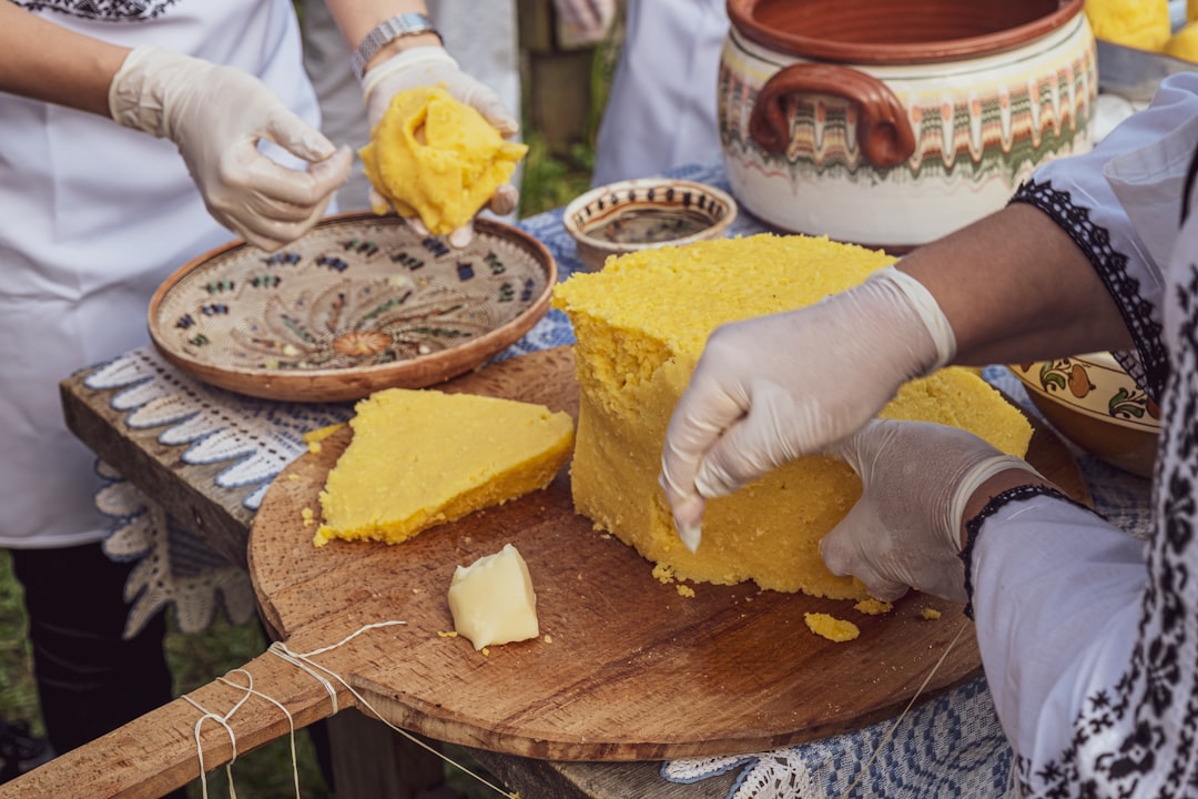 découvrez tout sur la polenta, un plat savoureux et réconfortant à base de maïs. apprenez comment la préparer, ses variétés et comment l'intégrer dans vos recettes quotidiennes.