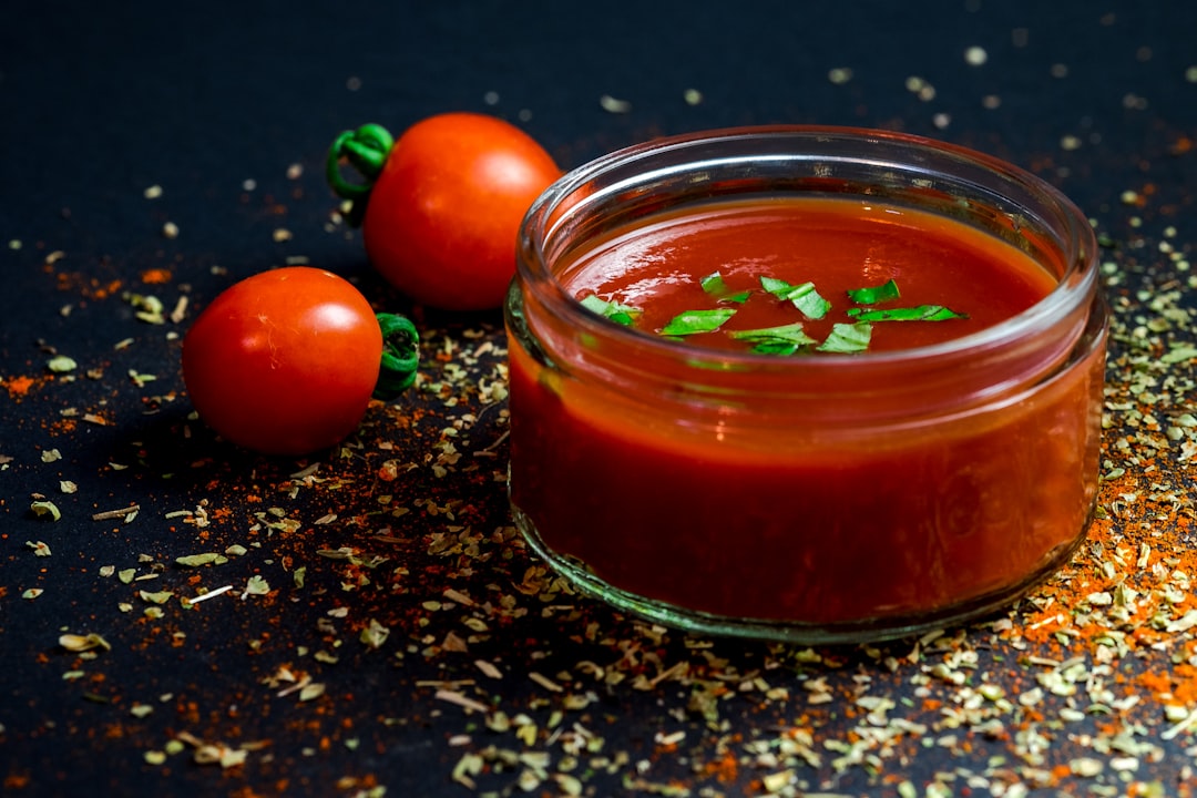 découvrez notre guide complet sur les sauces : recettes, astuces et conseils pour rehausser vos plats avec des saveurs uniques et irrésistibles.