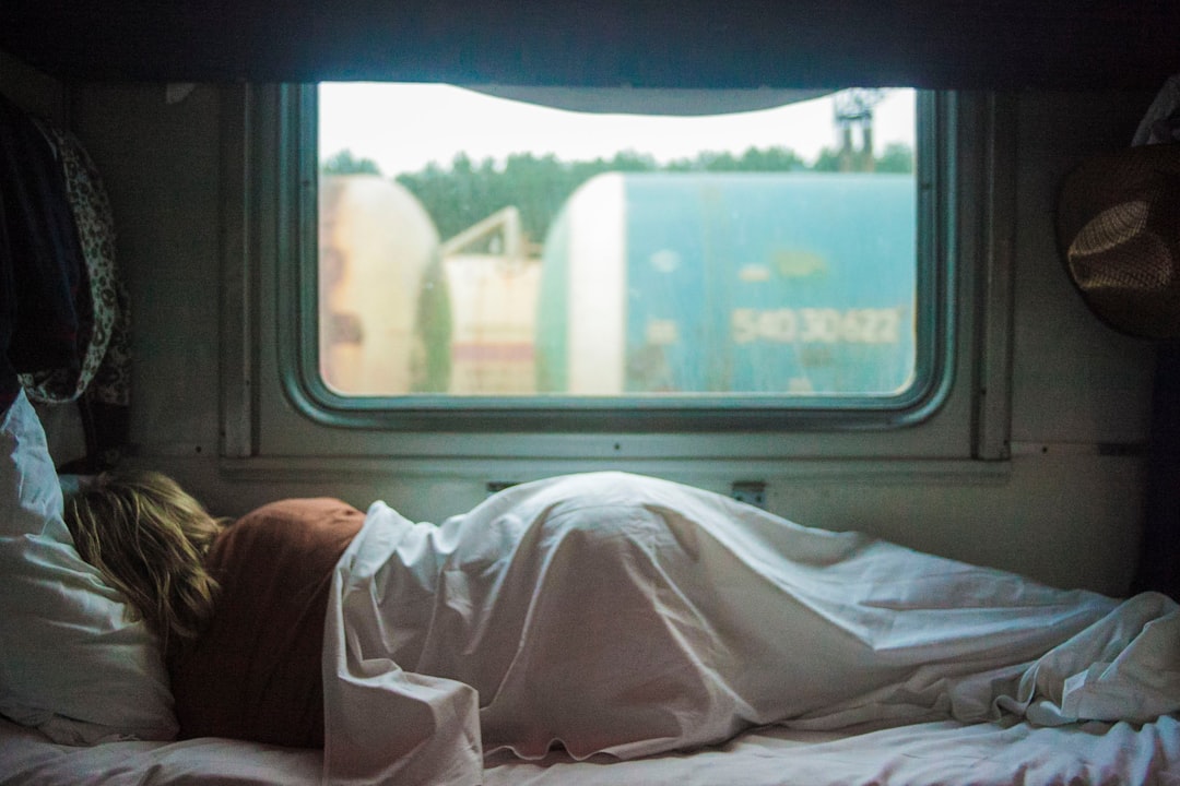 découvrez des solutions naturelles et efficaces pour améliorer votre sommeil avec notre guide sur les remèdes contre l'insomnie. apprenez à apaiser votre esprit et retrouver des nuits de sommeil réparateur.