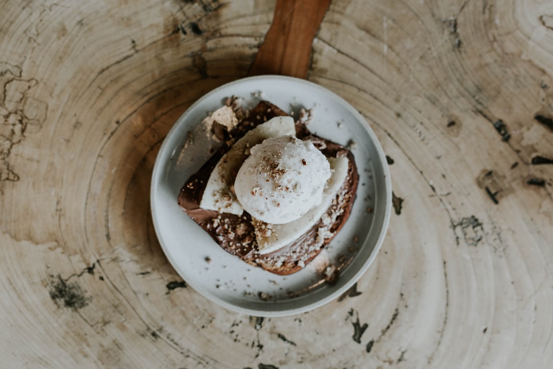 découvrez le délice rafraîchissant du sorbet, une alternative fruitée et légère à la glace. parfait pour les journées chaudes d'été, notre sorbet est préparé avec des ingrédients naturels et des saveurs irrésistibles qui éveilleront vos papilles. idéal pour un dessert convivial ou un en-cas, laissez-vous tenter par cette douceur glacée !