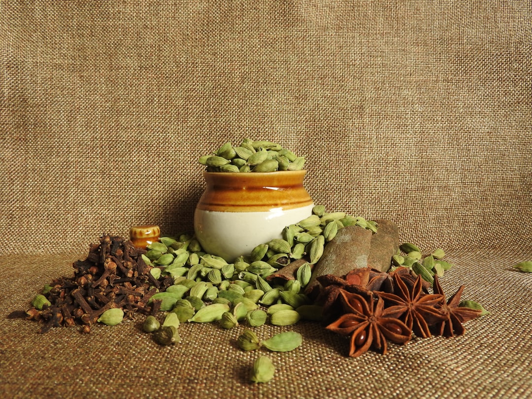 découvrez un monde de saveurs avec notre sélection d'épices exotiques. ajoutez une touche unique à vos plats grâce à notre gamme variée d'épices naturelles, idéales pour relever vos recettes et éveiller vos papilles.
