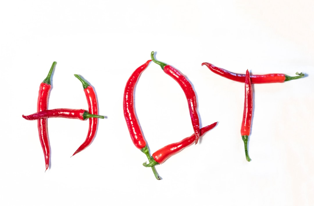 découvrez l'univers fascinant des épices avec notre guide sur les saveurs piquantes. apprenez à rehausser vos plats grâce aux piments, poivrons et autres ingrédients ardents. idéal pour les amateurs de sensations fortes et de cuisine créative!