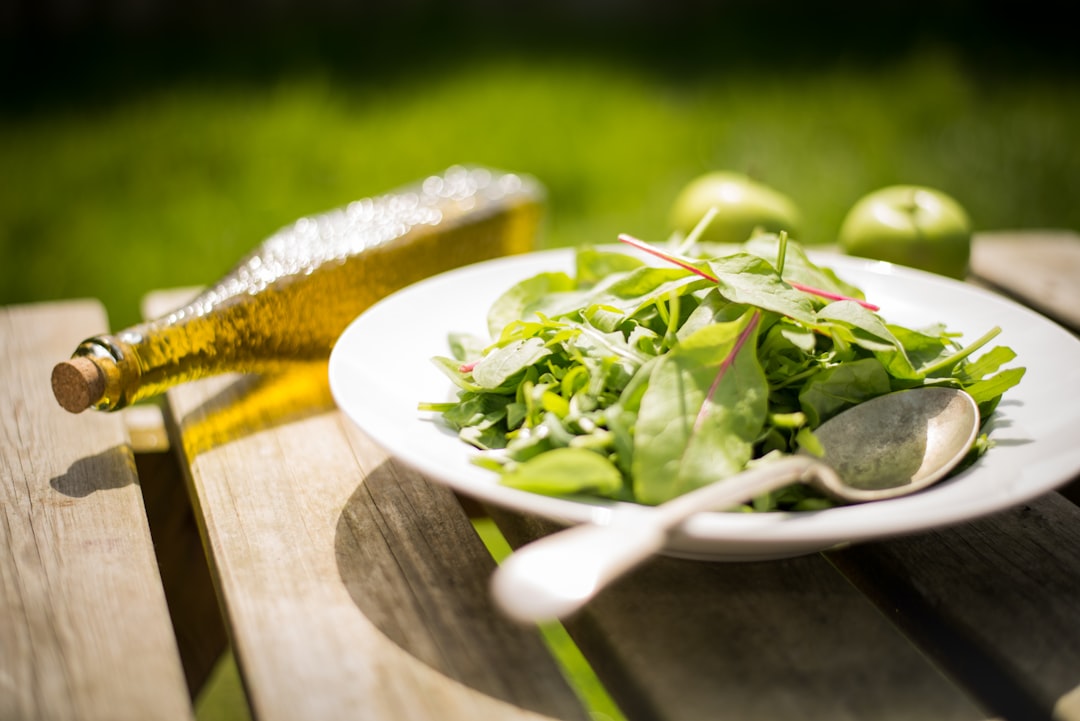 découvrez notre délicieuse recette de salade d'été, fraîche et colorée, idéale pour profiter des beaux jours. préparez un mélange savoureux de légumes de saison, de fruits juteux et d'une vinaigrette légère pour un plat rafraîchissant qui plaira à tous!
