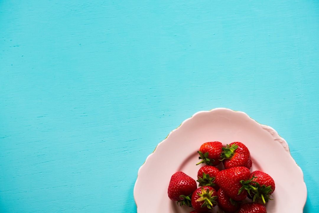 découvrez notre délicieuse salade d'été, un mélange frais et savoureux de légumes croquants, fruits juteux et herbes aromatiques, parfait pour vos repas ensoleillés et vos pique-niques.