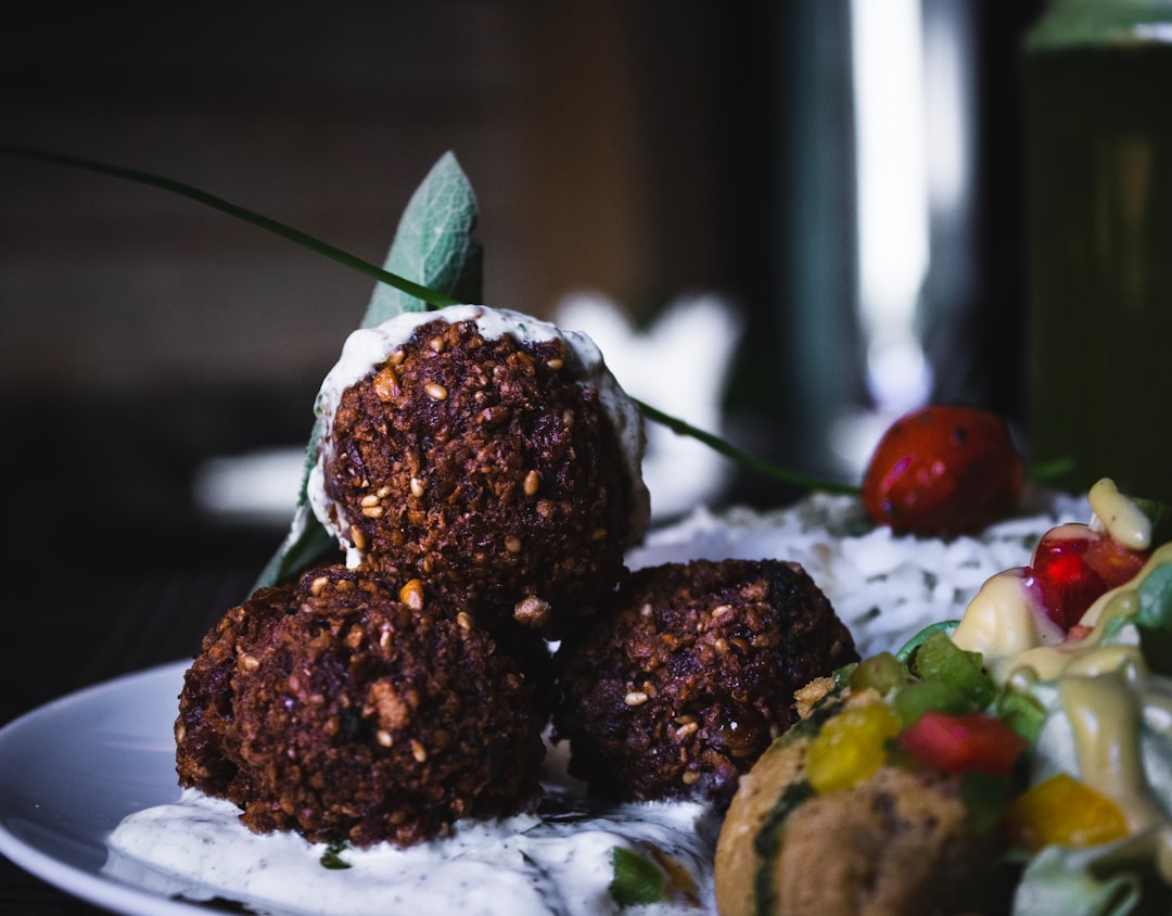 découvrez notre recette de tabbouleh, une salade libanaise rafraîchissante à base de persil, de boulgour, de tomates et de menthe. idéale comme accompagnement ou plat léger, cette préparation saine et savoureuse ravira vos papilles. parfaite pour vos repas d'été ou vos pique-niques!