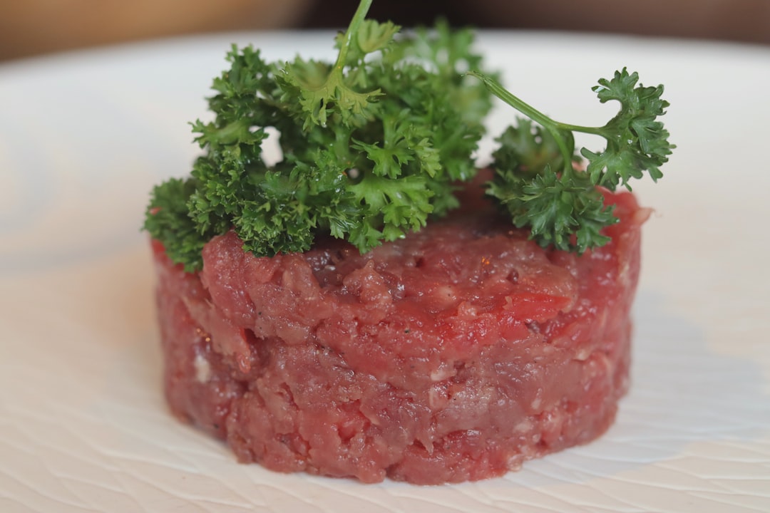 découvrez notre délicieuse recette de tartare, un plat frais et savoureux qui met en valeur des ingrédients de qualité. parfait pour une entrée raffinée ou un repas léger, le tartare se décline en plusieurs variantes, à base de poisson ou de viande, et saura ravir les palets les plus exigeants.