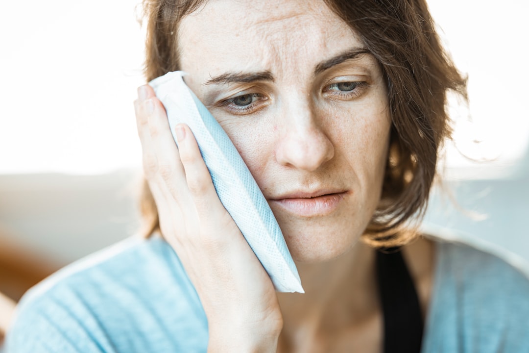 découvrez des conseils efficaces pour soulager une douleur dentaire. apprenez les causes de la rage de dents, les remèdes maison et quand consulter un dentiste pour un traitement adéquat.