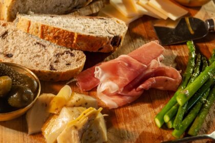 découvrez des idées d'apéritifs savoureux et raffinés pour sublimer vos soirées. que vous recherchiez des recettes simples ou des créations originales, trouvez l'inspiration pour ravir vos invités avec des bouchées délicieuses et élégantes.