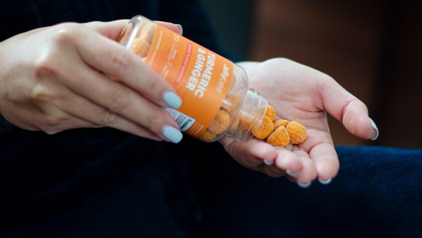 découvrez les bienfaits du curcuma, une épice aux propriétés anti-inflammatoires et antioxydantes. apprenez comment intégrer le curcuma dans votre alimentation pour améliorer votre santé et votre bien-être.