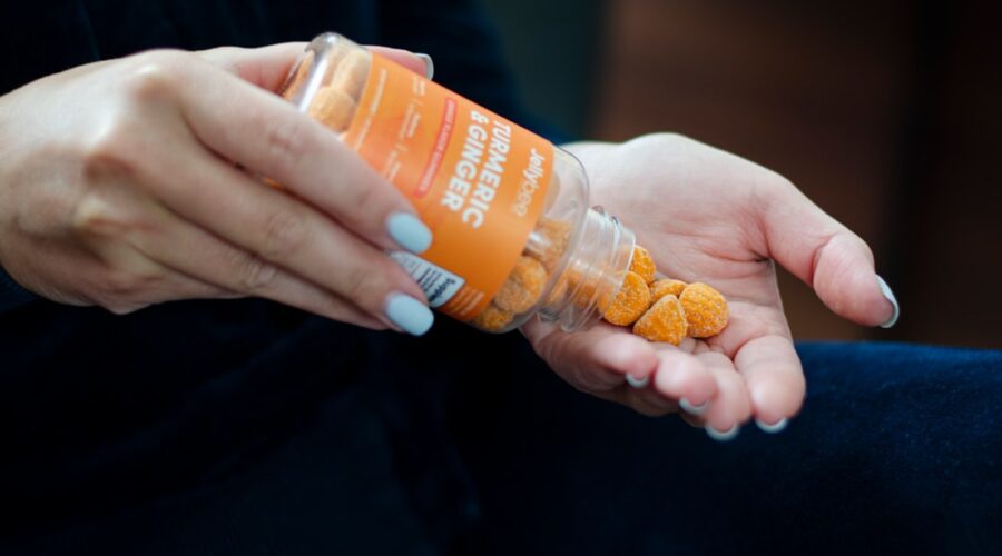 découvrez les bienfaits du curcuma, une épice aux propriétés anti-inflammatoires et antioxydantes. apprenez comment intégrer le curcuma dans votre alimentation pour améliorer votre santé et votre bien-être.