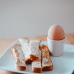 découvrez la définition de la comfort food, ces plats réconfortants qui évoquent chaleur et nostalgie. plongez dans des recettes savoureuses qui raviront vos papilles et réchaufferont votre cœur, parfaites pour les moments de partage en famille ou entre amis.
